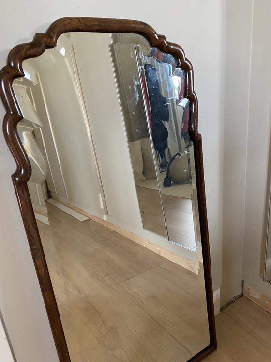 Image 1 of Miroir mural lourd ancien en loupe de bois festonnée