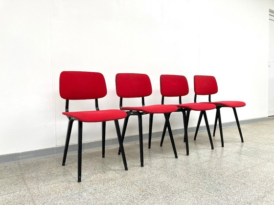 Image 1 of 4 sedie da pranzo Friso Kramer 'Revolt' dal design vintage + tavolo