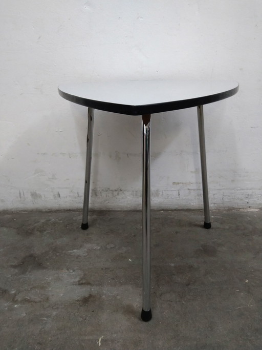 Table d'appoint en formica