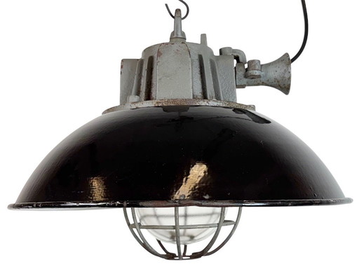 Lampada a sospensione industriale a gabbia in ghisa e smalto nero, anni '60