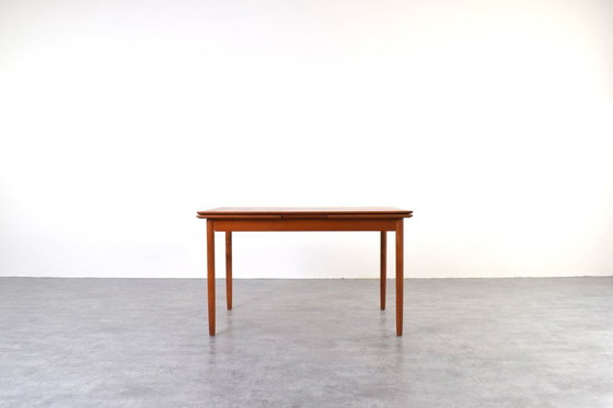 Image 1 of Table de salle à manger extensible en teck danois, style milieu du XXe siècle, années 1960.