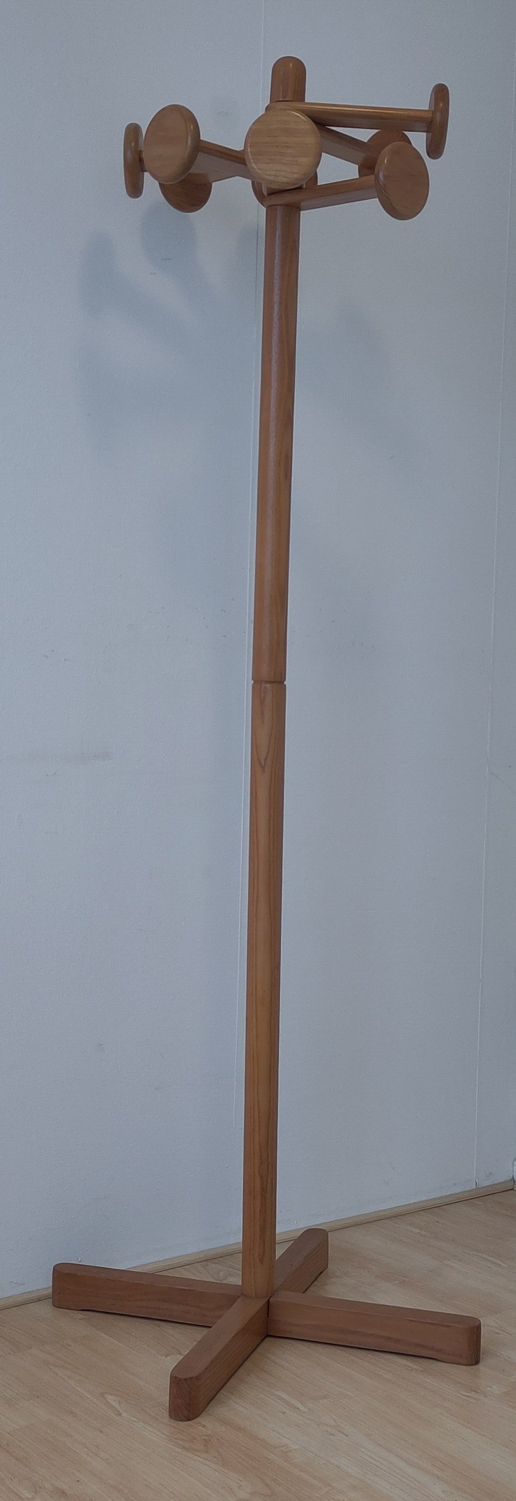 Vintage Hank Loewenstein standing coat rack | €265 | Whoppah