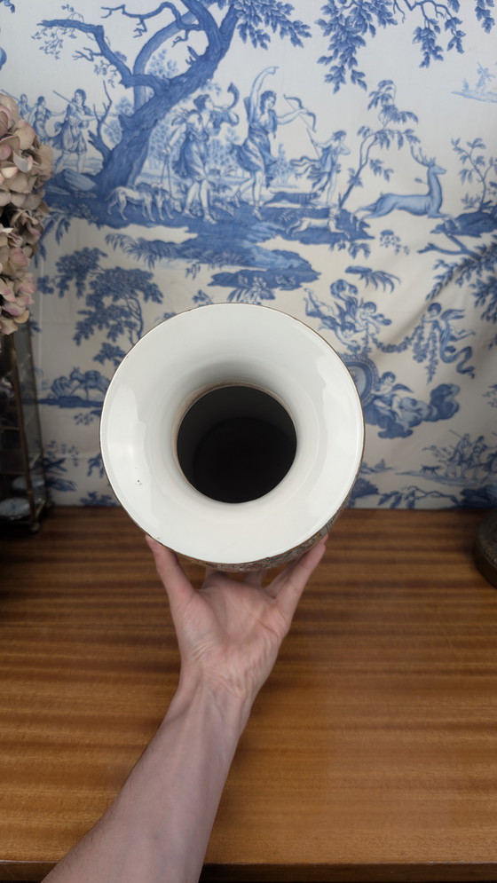 Image 1 of Vaso in porcellana cinese di Canton con decorazione a palazzo e floreale firmato Nian Qian Zhilong metà del XX secolo