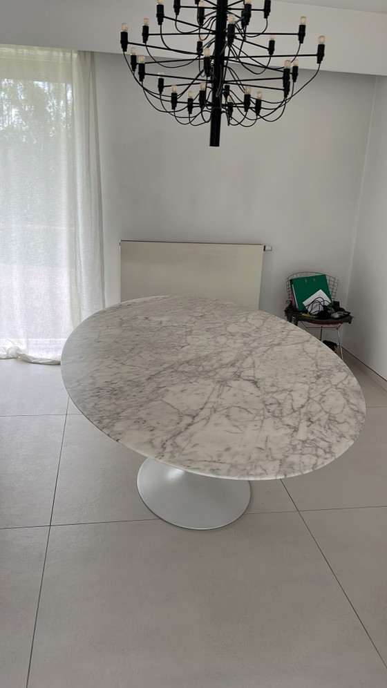 Original Knoll Tulip oval dining table 198x121cm in Arabescato matt marble in NEW CONDITION! Design: Eero (photo 3 of 15)