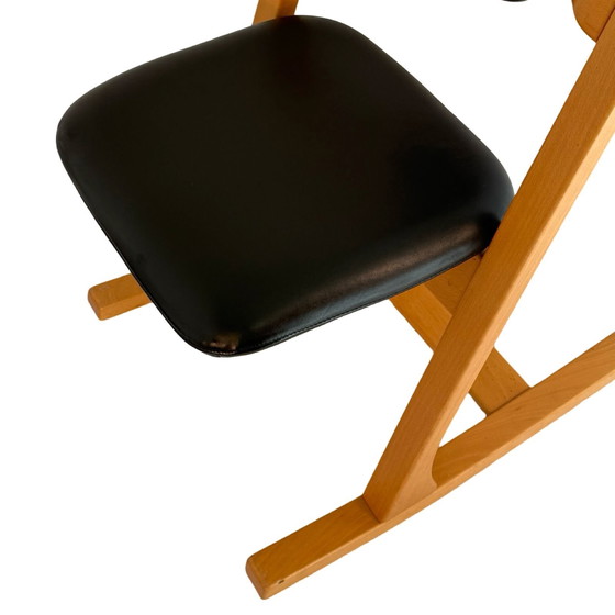 Image 1 of Peter Opsvik - Stokke - Flysit - Sedia a dondolo ergonomica - Rivestimento in pelle nera e struttura in legno