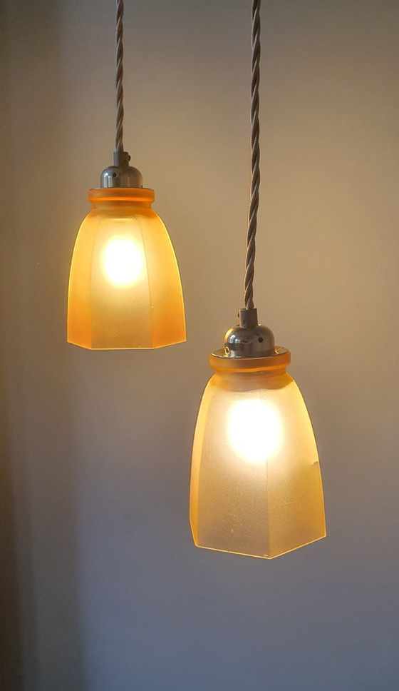 Image 1 of Set Vintage franse gele hanglampen van gekleurd glas.