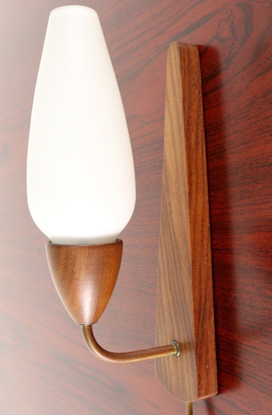 Image 1 of Lampada da parete vintage in teak con paralume in vetro smerigliato
