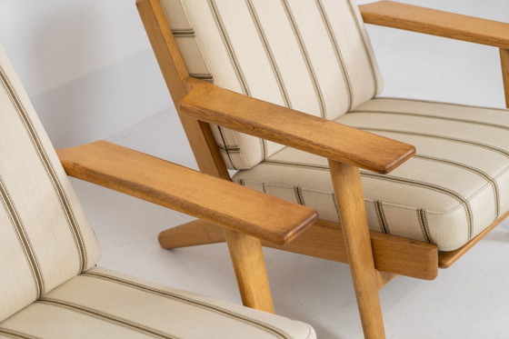 Image 1 of Pair of Early GE-290 lounge chairs in oak by Hans J. Wegner for Getama (Denmark, 1953).