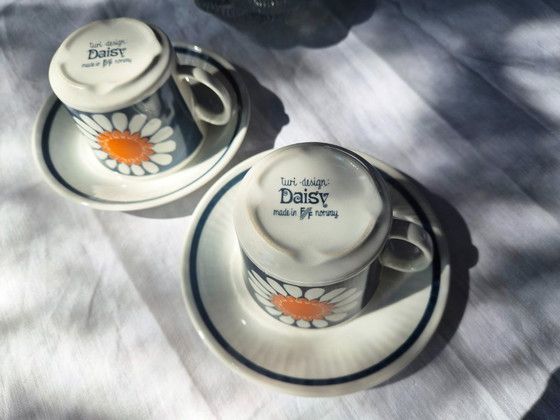 Image 1 of 2 tazze e piattini Daisy di Figgjo Flint, Norvegia. Design di Turi Gramstad Oliver. Anni '60.