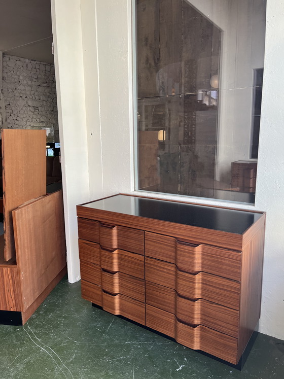 Image 1 of Ein Paar italienische Kommoden aus den 1970er Jahren