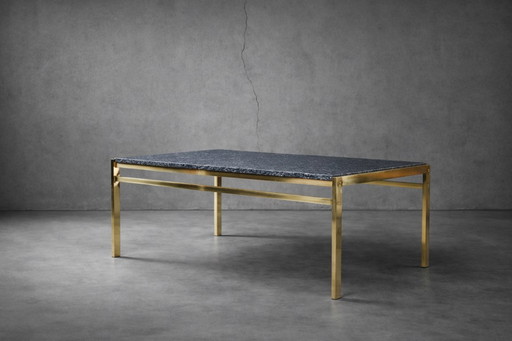 Mesa de centro italiana moderna vintage de mediados de siglo de latón con tablero de piedra, década de 1970