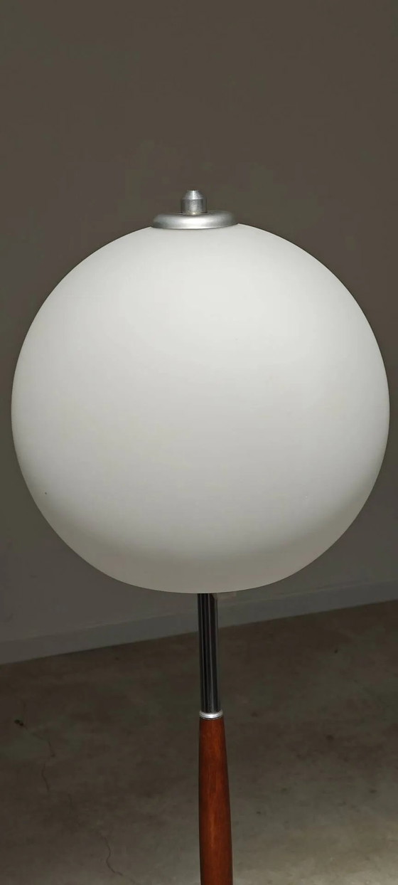 Modernist floor lamp in teak, chrome metal, opaline, Czechoslovakia 60s – Floor lights, Scandinavian (photo 4 of 23)