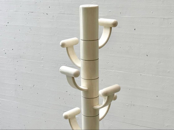 Image 1 of Abbigliamento in stile Memphis firmato Ettore Sottsass, anni '80.