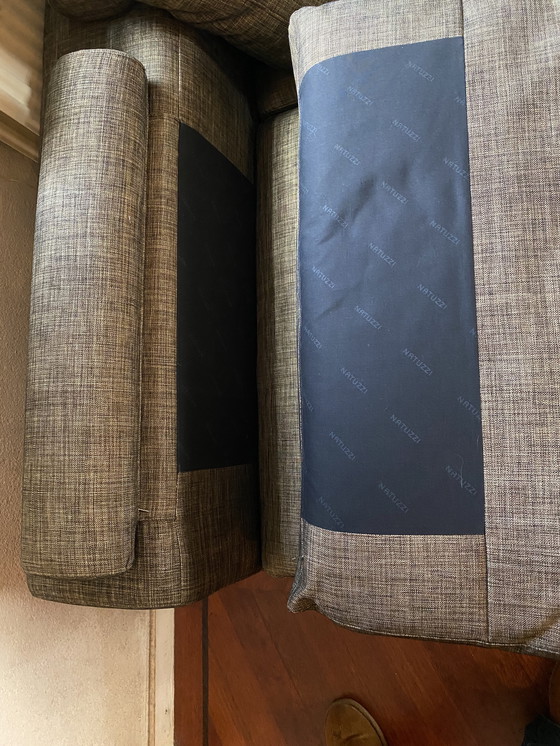 Image 1 of Canapé d'angle modulable Natuzzi 5 éléments et repose-pieds avec plateau en verre