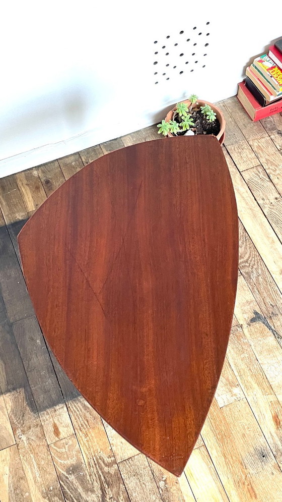 Tripod Coffee Table, 1950s/60s – Plastic, Plexiglass (photo 3 of 34)