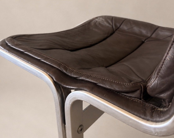 Raro set di 4 sedie da pranzo di Eric Sigfrid Persson — Svezia, anni '70 – Aluminium, Leather (photo 3 of 15)