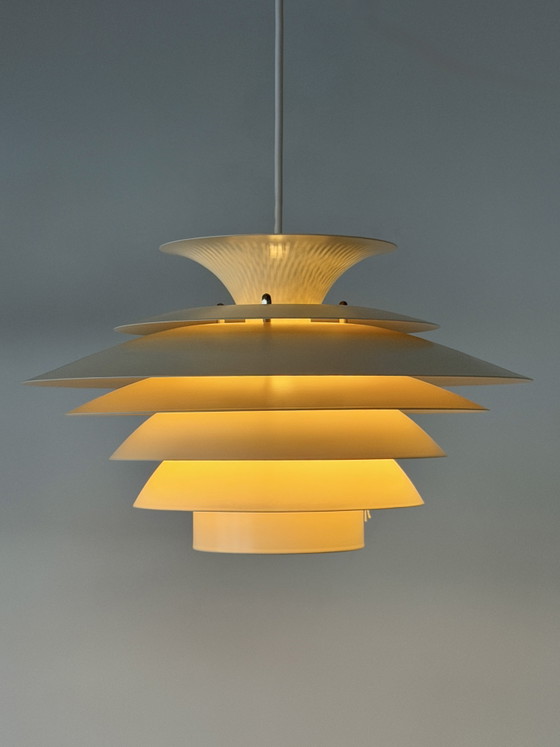 Lampada a sospensione vintage scandinava a 7 strati – Crema/Avorio – Di JEKA, Denmark, anni '60 (photo 2 of 15)