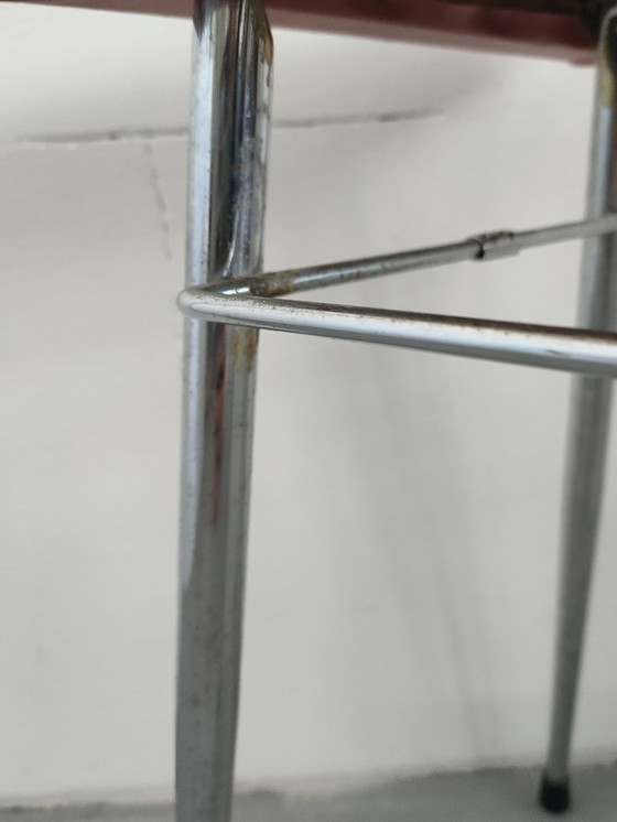 Image 1 of Sgabello industriale vintage anni '60/'70 con sedile in similpelle rossa.