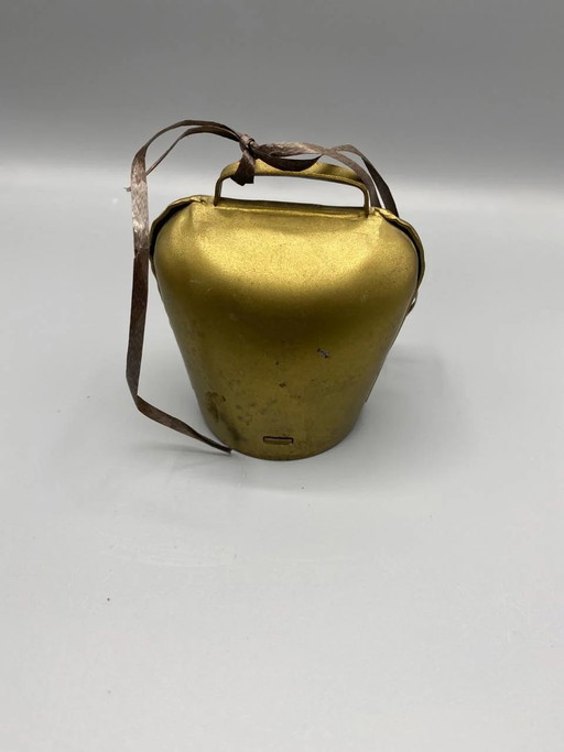 Brass Cowbell Piggy Bank - Swiss Design - With Original Key – decoratieve objecten, Leather, Metal (photo 2 of 3)