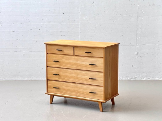 Image 1 of Commode van essenhout uit het midden van de vorige eeuw, jaren 60.