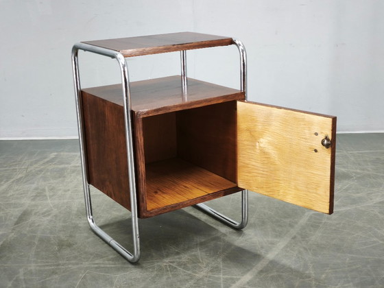 Image 1 of Table de chevet tubulaire en chêne et chrome de style Bauhaus, Tchécoslovaquie des années 1940