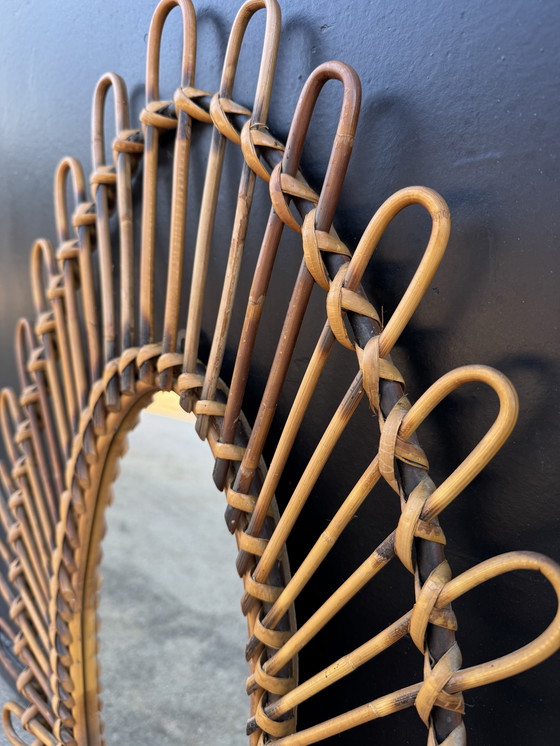 Image 1 of Specchio in rattan a forma di mandorla degli anni '60