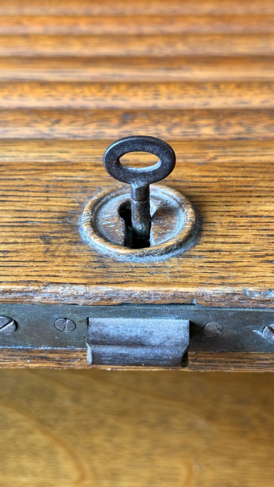 Grande scrivania antica in rovere con piano a rullo – circa 1900 – Scrivanie, Wood, Metal (photo 8 of 8)