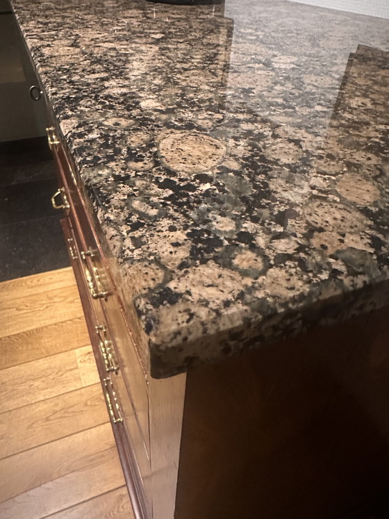 Image 1 of Tijdloze gerestaureerde commode with karakter