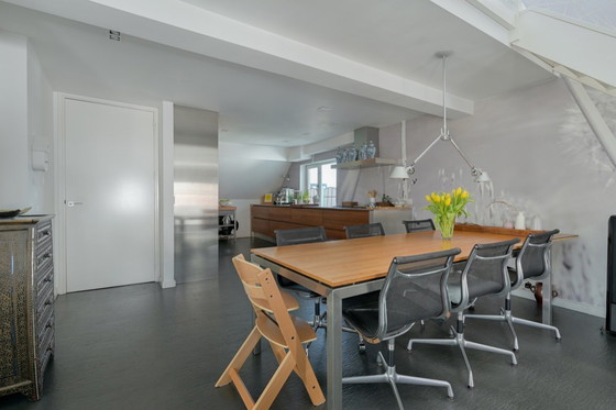 Image 1 of 6 Vitra EA105 Stühle