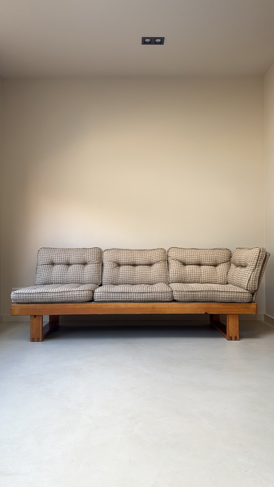 Image 1 of Dos sofás suecos antiguos y una mesa de pino.