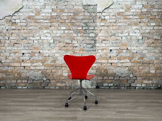 Image 1 of Fritz Hansen Butterfly red