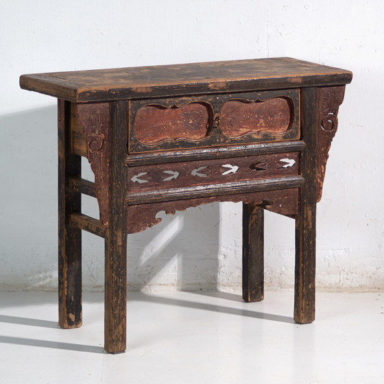 Antiker Konsolentisch mit mehrschichtiger Patina – China, ca. 1930 (photo 4 of 40)