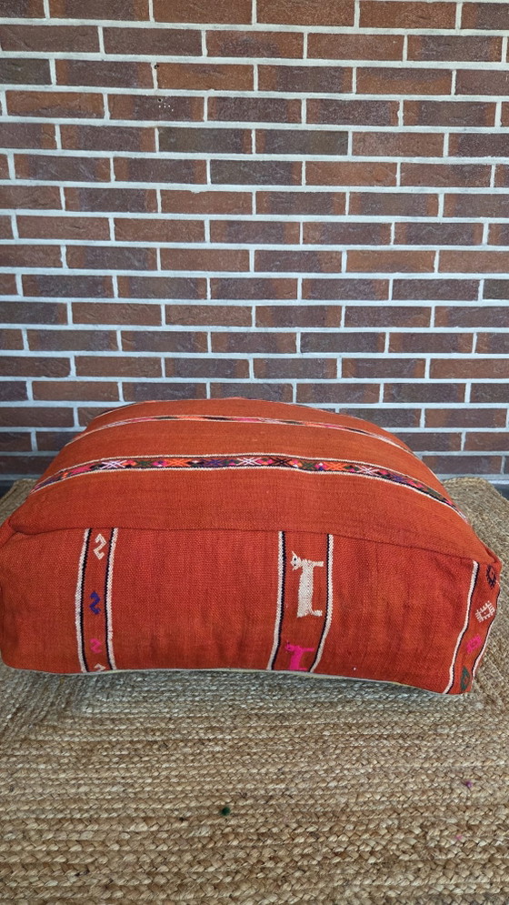 Vintage Berber Pouf Handmade in Morocco – Footstools & poufs, Wool (photo 3 of 7)