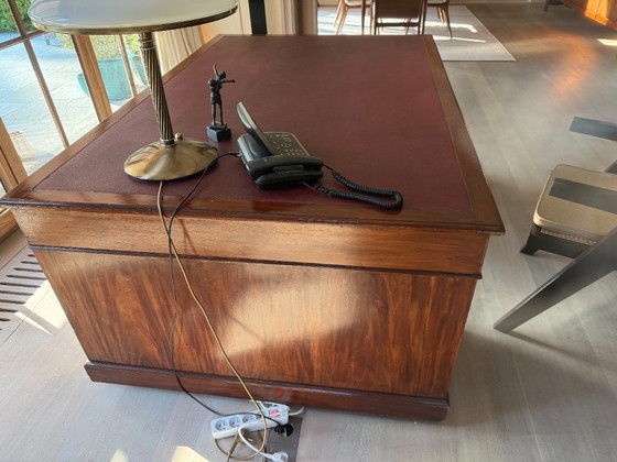 Image 1 of Englischer Doppelschreibtisch mit roter Lederplatte