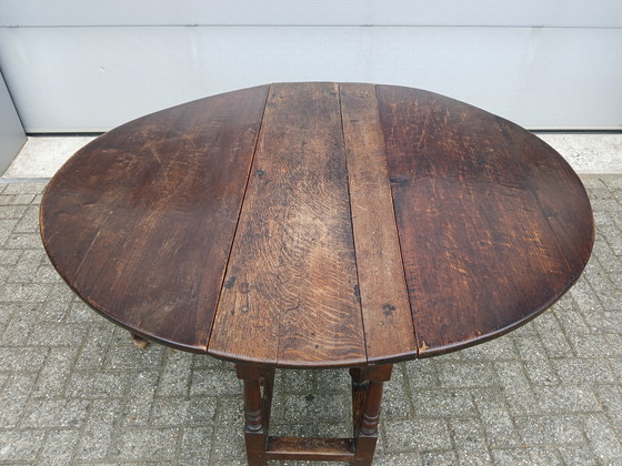 Image 1 of Antique English Gateleg Table from the 19th Century, Made of Solid Oak