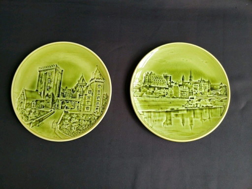 Pair of barbotine plates Choisy le Roi. H Boulenger. City and castle of Pau