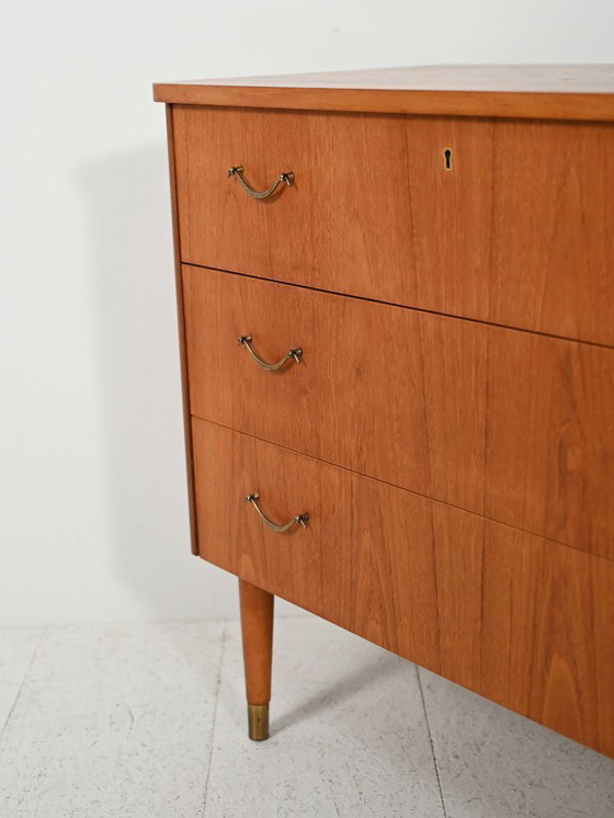 Image 1 of Commode scandinave en teck des années 1950