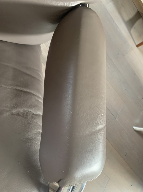 De Sede Kangaroo leather armchair by Hans Eichenberger. – Textile (photo 5 of 9)