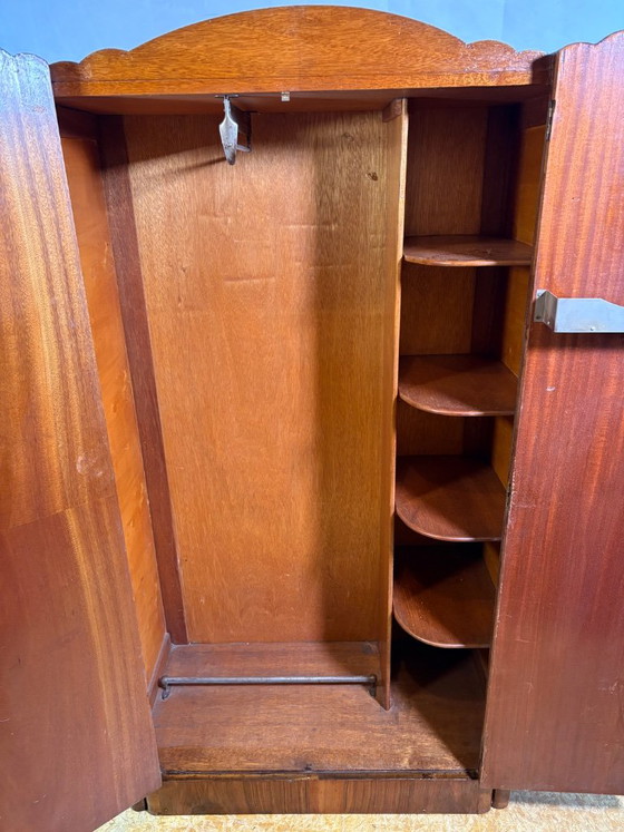 Splendido Armadio Vintage Art Déco Noce Figurato Anni '30 | Impiallacciatura Bookmatched | Fronte Curvo (photo 6 of 12)