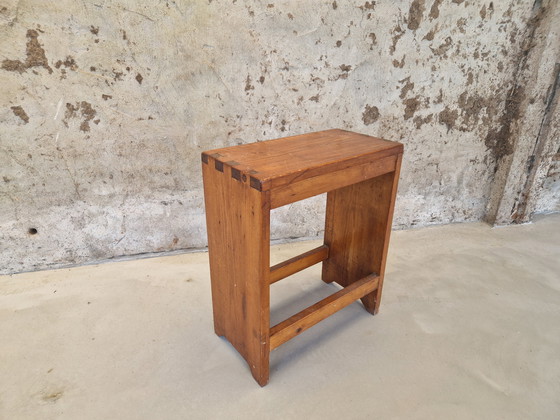 Image 1 of Grenen Houten Rustiek Brutalistisch Krukje