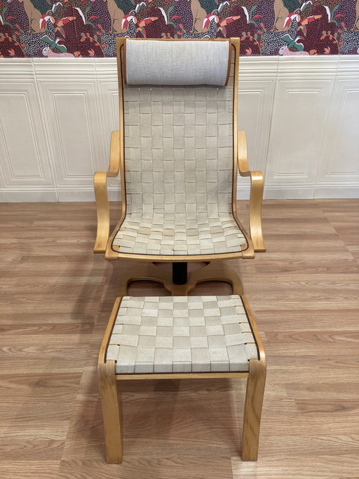 Drehsessel mit Ottoman skandinavisches Design.