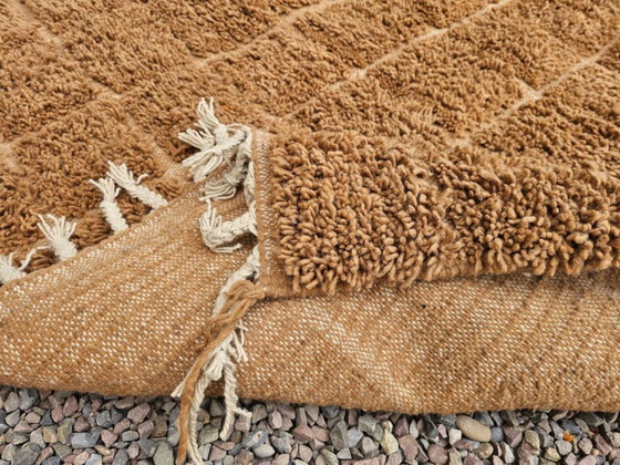 Image 1 of Alfombra de lana marrón de 250 cm x 150 cm.