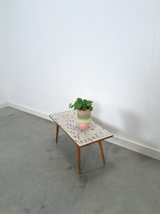 Image 1 of Tavolino laterale in formica Opal con gambe in legno, tavolino portavasi