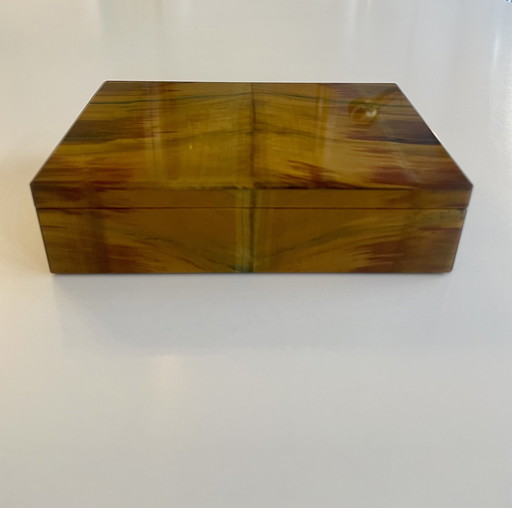 Schatulle aus Tigerauge mit Roten und grünen Einschmelzungen 