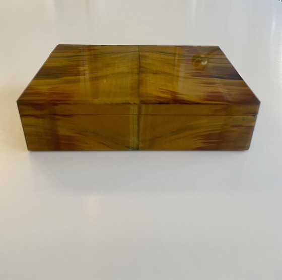 Image 1 of Schatulle aus Tigerauge mit Roten und grünen Einschmelzungen 