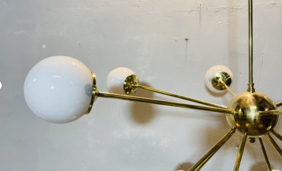 Sputnik Messing Pendelleuchte, 1960er Jahre, Kronleuchter, Glas, Weiß, Mid Century Modern (Foto 3 von 6)