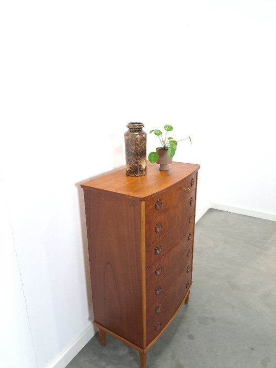 Image 1 of Cassettiera curva danese con 7 cassetti e maniglie rotonde