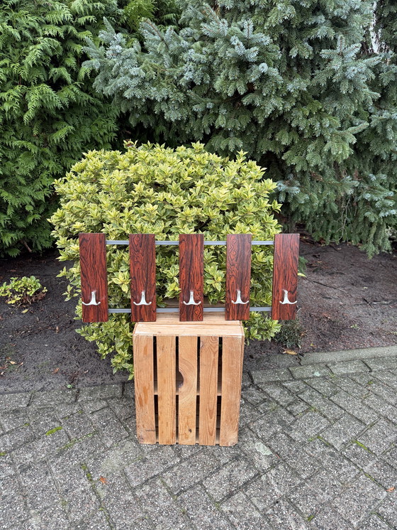 Image 1 of Porte-manteau mural vintage en bois avec crochets en métal