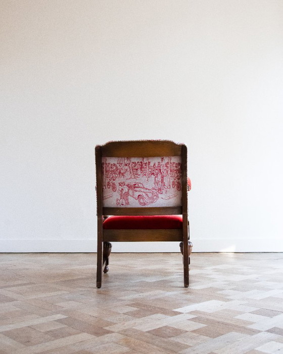 Image 1 of Fauteuil de style Louis XV – Velours mohair rouge – Imprimé café parisien