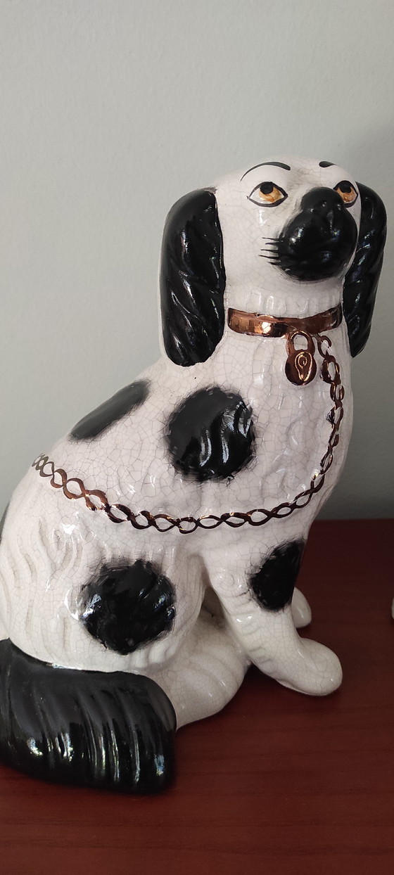 Image 1 of Chiens de cheminée style Staffordshire vintage (paire) – Céramique noire et blanche – 23 cm